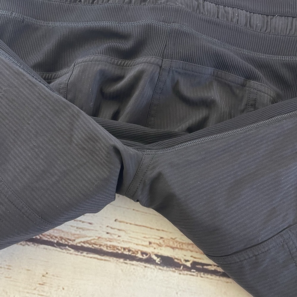 Lululemon Pants Women's 4 Dance Studio Cropped Black Gym Yoga‎  Ankle 24" Inseam - Picture 10 of 11